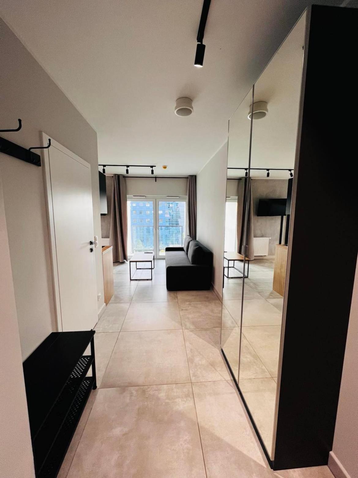 Property Apart - Legnicka Business Center 브로츠와프 외부 사진