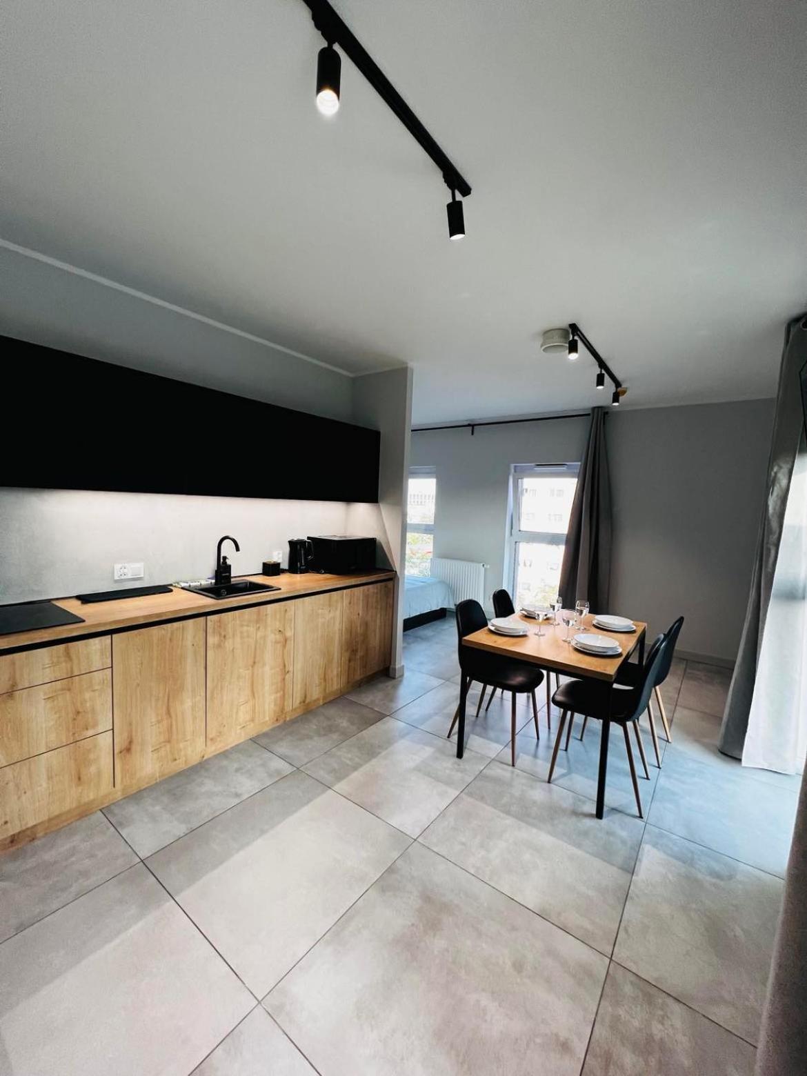 Property Apart - Legnicka Business Center 브로츠와프 외부 사진